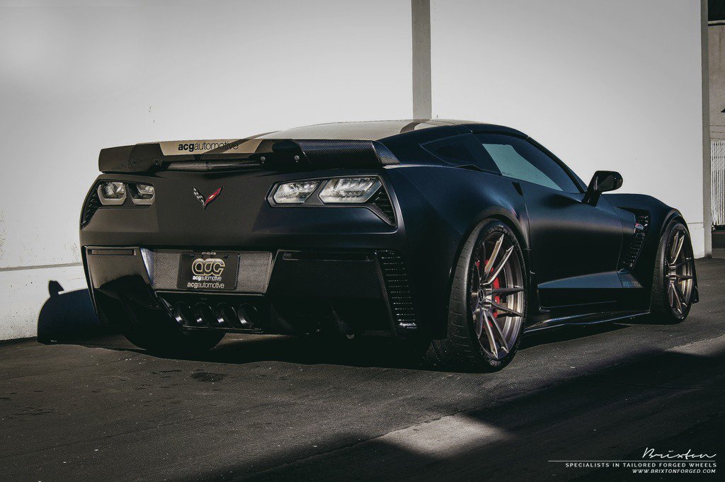 Черный Corvette Z06 на дисках Brixton